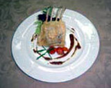 Корейка ягненка в слоеном тесте с коньячно-базиликовым соусом