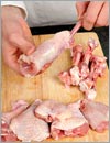 Раздвинуть мясо и, одной рукой придерживая голень с верхнего края, второй рукой вытащить кость.