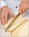 Хлеб разрезать вдоль на очень тонкие пласты.